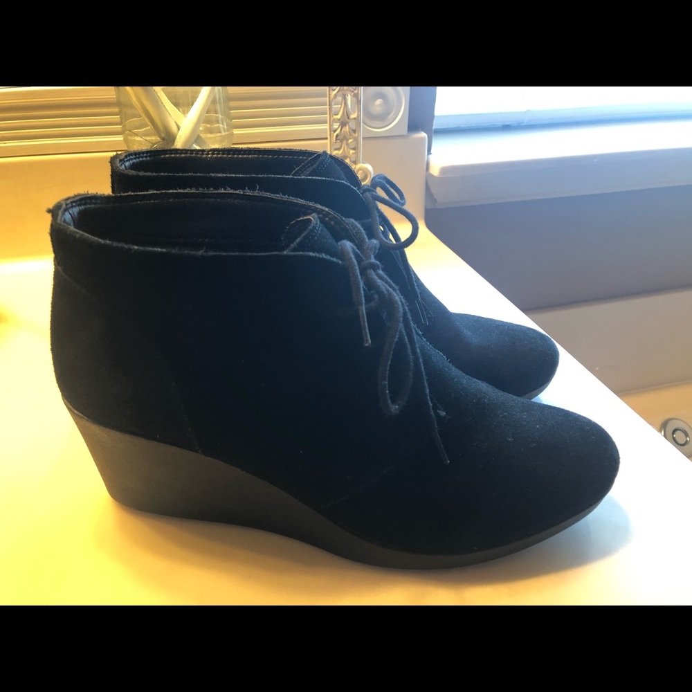 Croc black suede wedges
